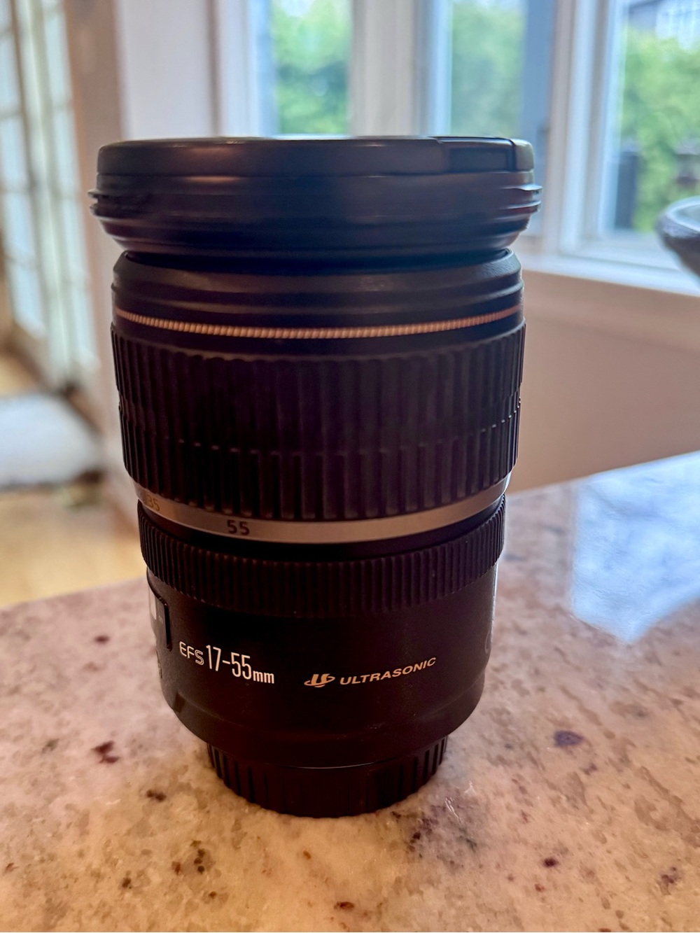 Canon 17-55mm Zoom Lens in Black